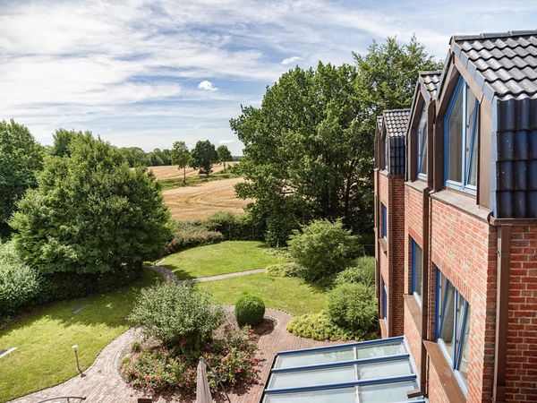 2 Tage in ruhiger Lage nahe Kiel mit Frühstück in Altenholz, Schleswig-Holstein inkl. Frühstück Aktuelle Ostseereisen Produktbild 2 Tage in ruhiger Lage nahe Kiel mit Frühstück in Altenholz, Schleswig-Holstein inkl. Frühstück Aktuelle Ostseereisen Produktbild