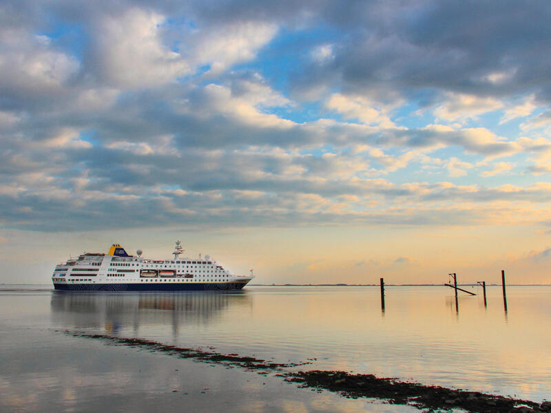 Kreuzfahrten Ostsee: Kreuzfahrt mit MS Hamburg ab Kiel/an Hamburg - 6 Nächte Premium-Schiff mit Vollpension 3 Länder in 6 Nächten auf einer Reise